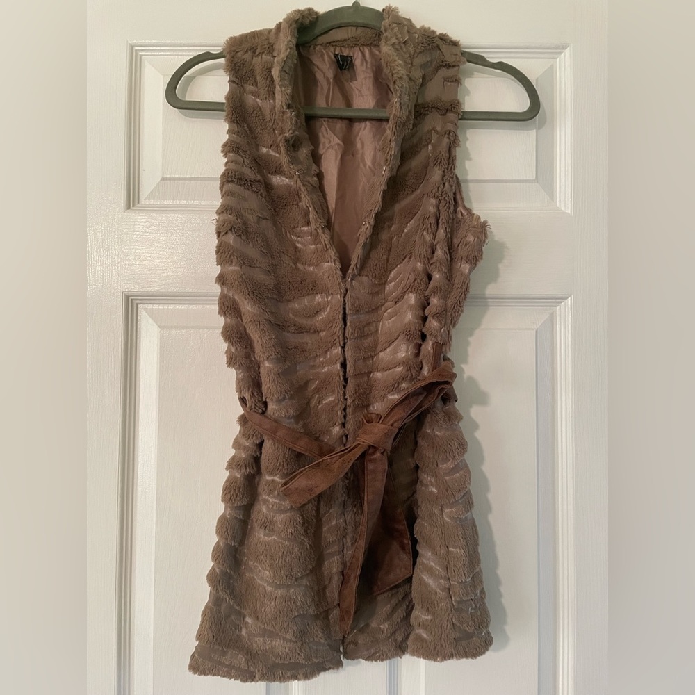 EUC Zio Faux Fur Vest with Faux Leather Tie, Size Medium Mob wife aesthetic